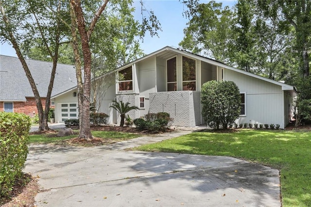 view of front of property with a front lawn