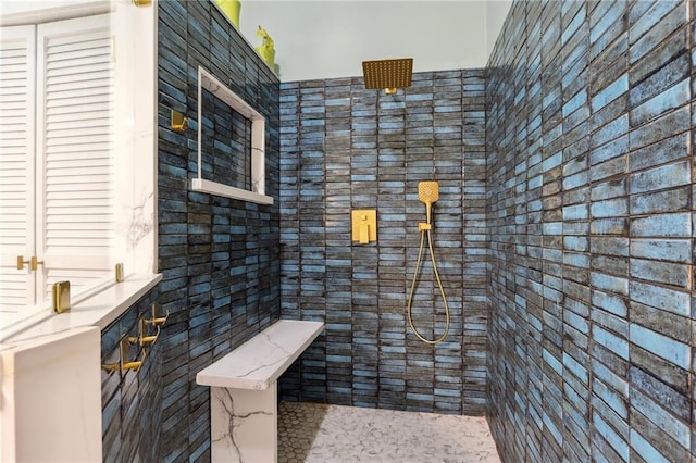 full bathroom featuring tiled shower