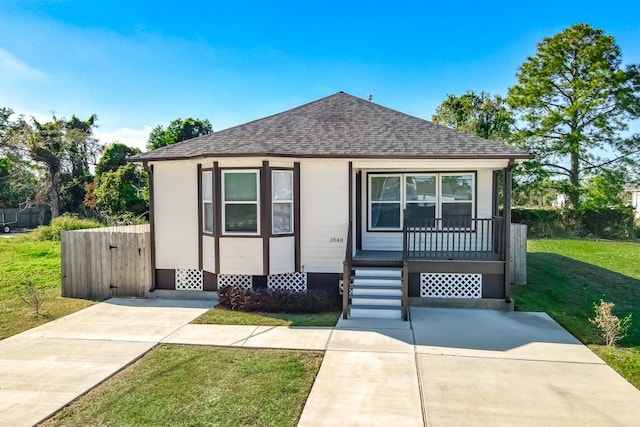 view of front of property with a front lawn