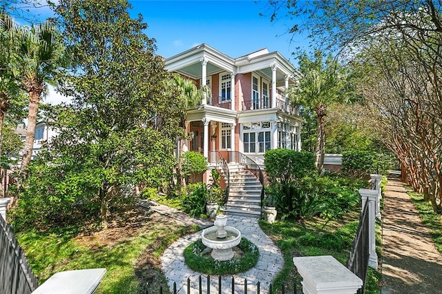 view of front of property featuring a balcony