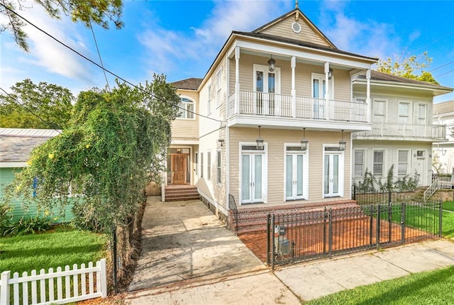 view of front of house with a balcony