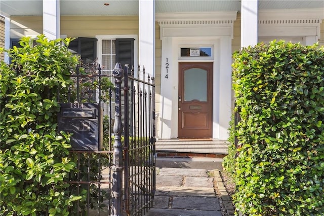 property entrance with covered porch