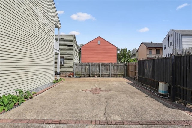 1214 Felicity St, New Orleans, LA 70130 - fenced backyard featuring a patio