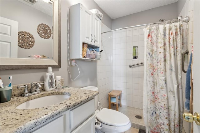 bathroom featuring a shower with curtain, vanity, a textured ceiling, and toilet