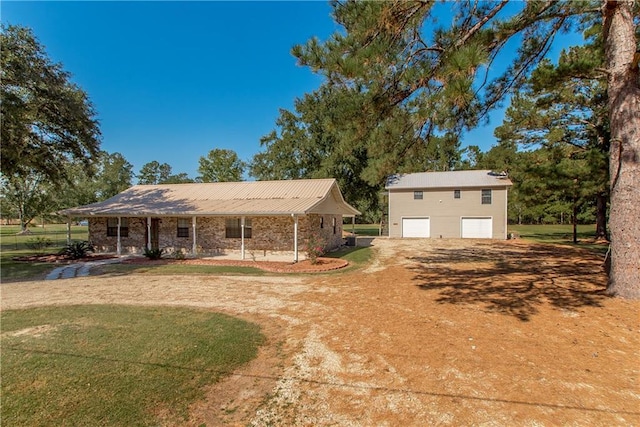 view of front of property featuring a front yard and a garage