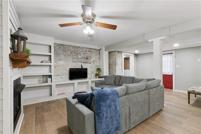 living room featuring light hardwood / wood-style floors and ceiling fan