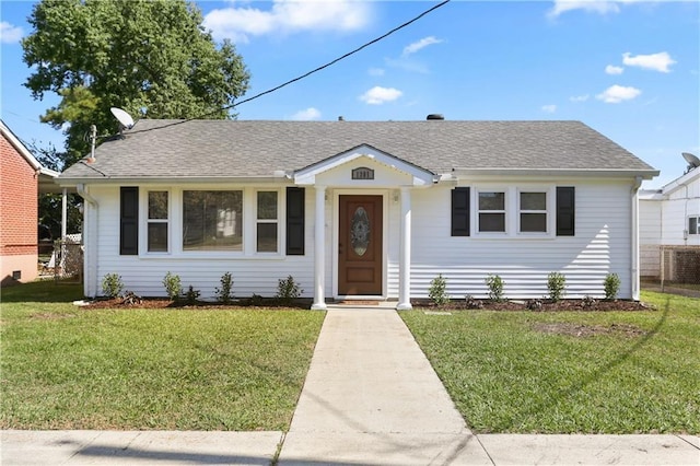 view of front facade with a front yard