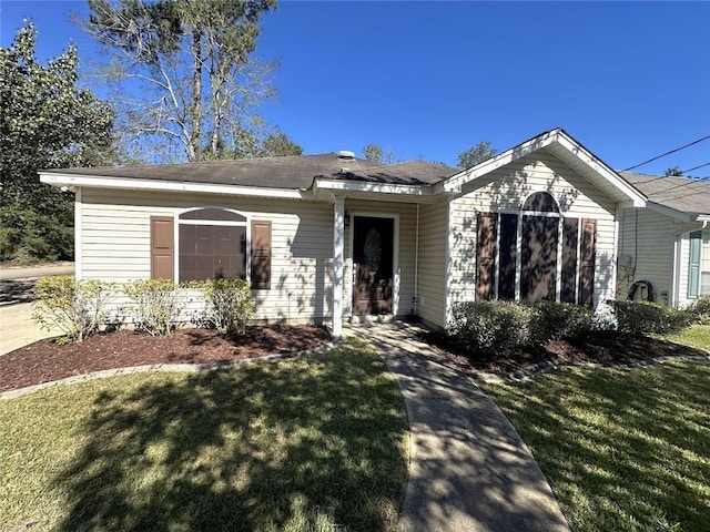 ranch-style house with a front yard