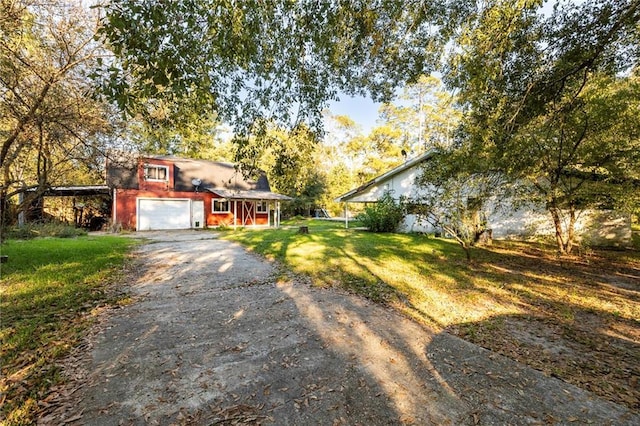 view of front of property featuring a front yard and a garage