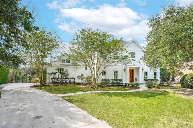 view of front of house featuring a front yard