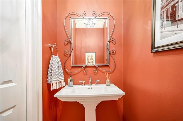 bathroom featuring sink