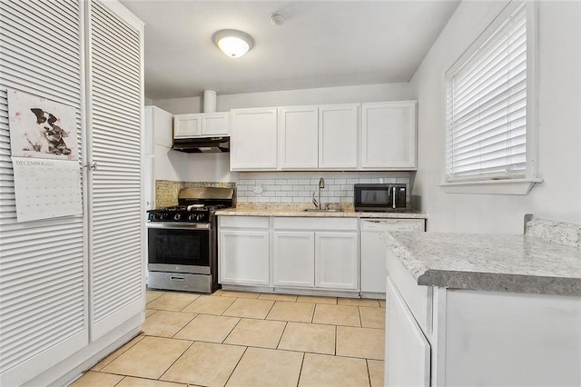1005 35 Th St, Gretna, LA 70053 - kitchen featuring stainless steel gas stove, black microwave, under cabinet range hood, a sink, and dishwasher