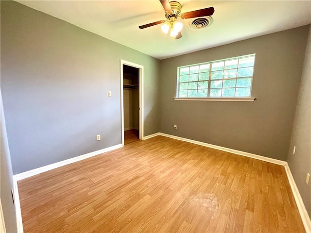 unfurnished bedroom with light wood-type flooring, a closet, and ceiling fan