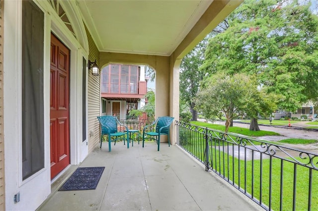 5612 Woodlawn Pl, New Orleans, LA 70124 - porch featuring a lawn