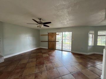 spare room featuring ceiling fan