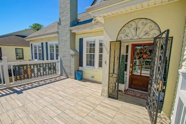 entrance to property featuring covered porch