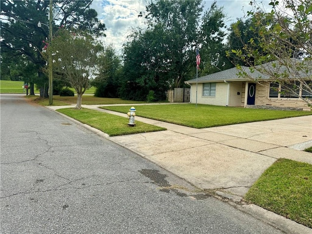 view of front facade with a front lawn