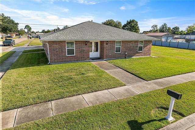 ranch-style home featuring a front lawn