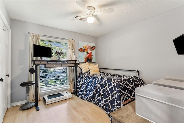 bedroom with hardwood / wood-style flooring, a closet, and ceiling fan