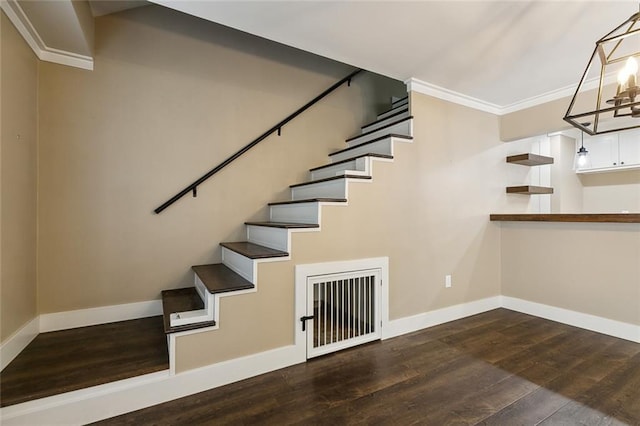 stairway featuring hardwood / wood-style flooring and crown molding