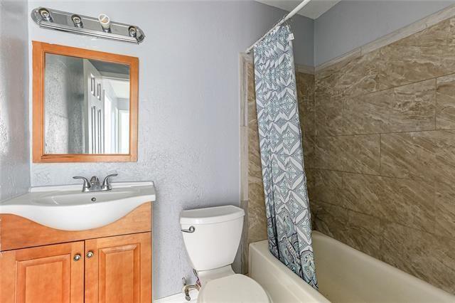 full bathroom featuring shower / bath combo with shower curtain, vanity, and toilet