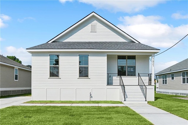 view of front of property featuring covered porch and a front yard