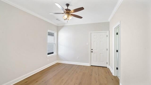 unfurnished room featuring crown molding, light wood-type flooring, and ceiling fan