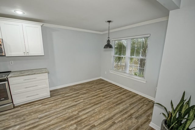 unfurnished dining area with crown molding and light hardwood / wood-style flooring