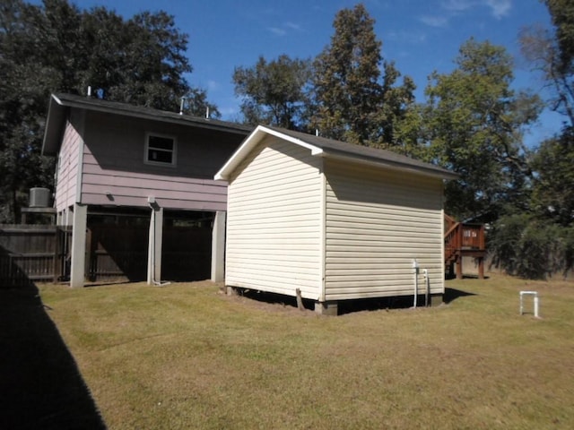 exterior space featuring a yard