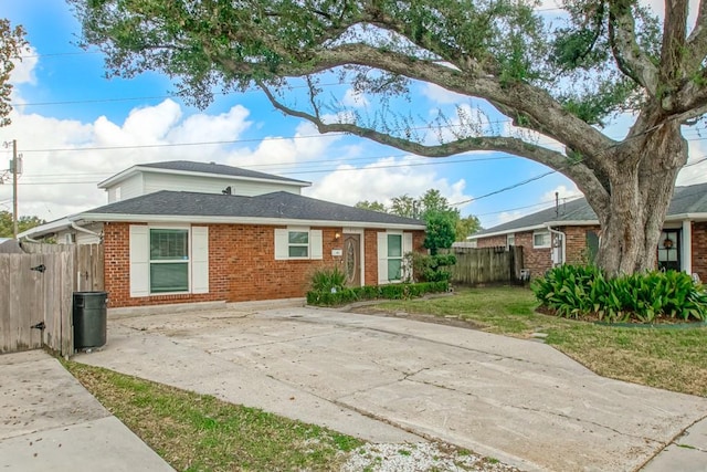 view of front of property