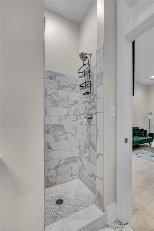 bathroom featuring a tile shower