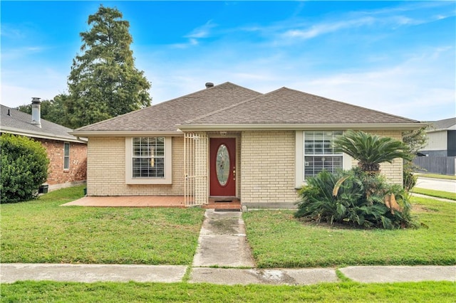 view of front of house featuring a front yard