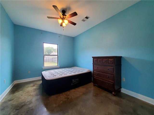 bedroom with ceiling fan