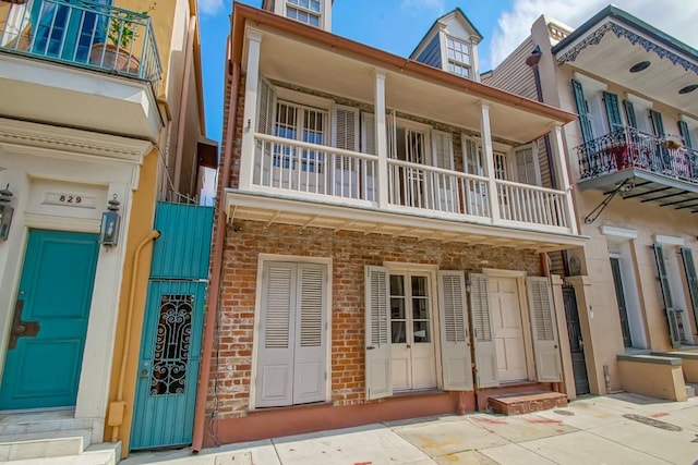 view of front of house featuring a balcony