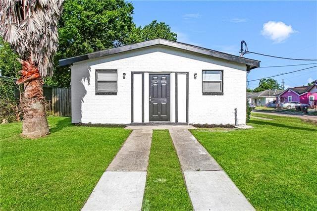 view of outdoor structure with a lawn