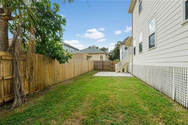 view of yard featuring a patio