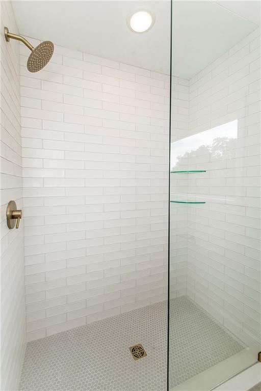 bathroom with a tile shower