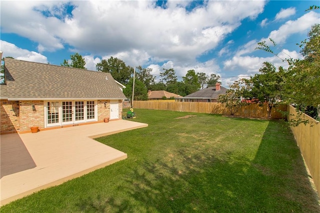 view of yard featuring a patio