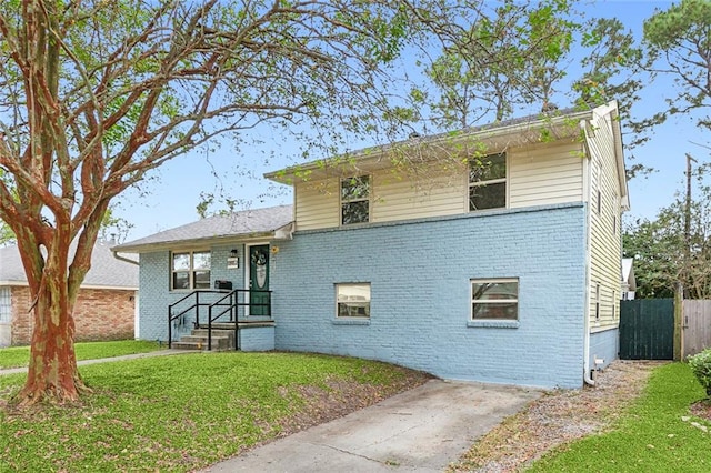 view of front of house with a front lawn