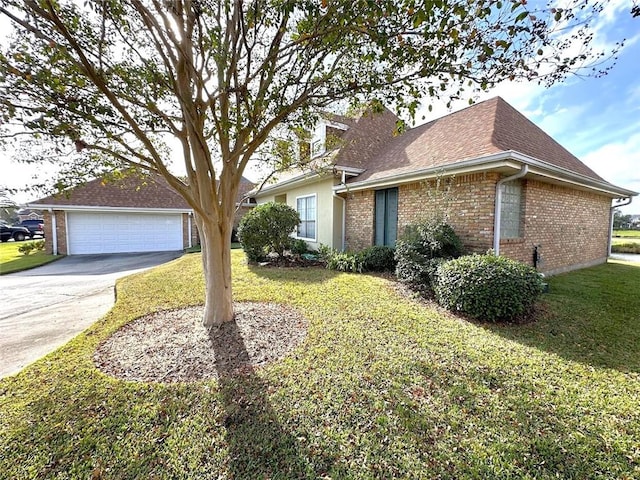 view of front facade with a garage and a front yard