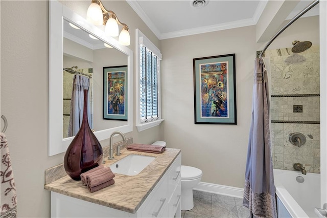 full bathroom with shower / bath combo with shower curtain, toilet, crown molding, baseboards, and vanity