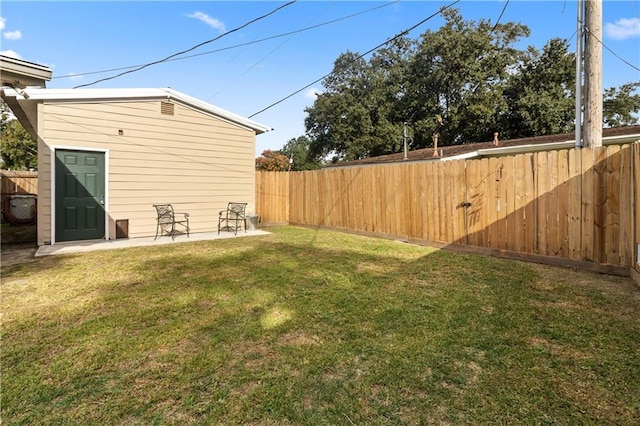 view of yard with a patio area