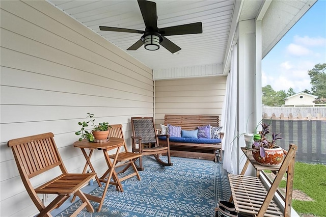 sunroom with ceiling fan