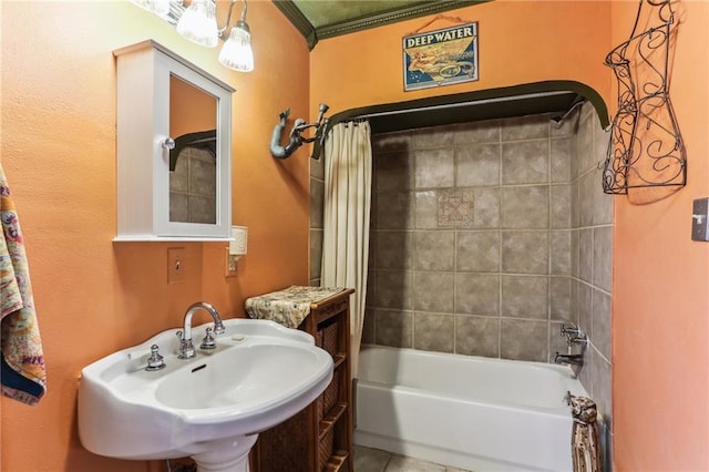 bathroom featuring crown molding, tile patterned floors, shower / bathtub combination with curtain, and sink