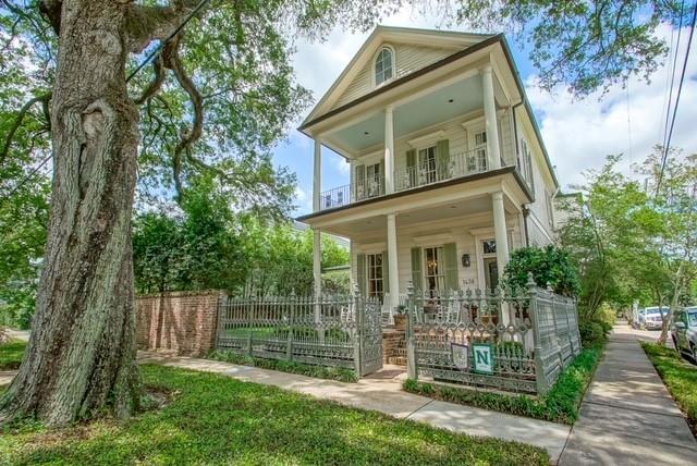 view of front of property featuring a balcony and a porch