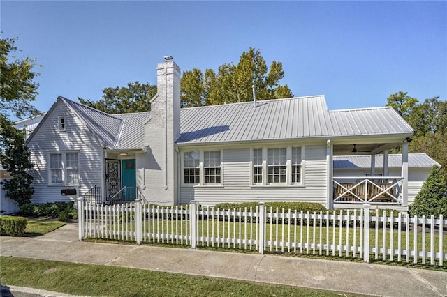 view of front of home with a front lawn