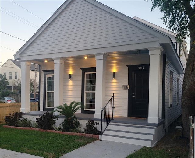 view of front of property featuring a porch