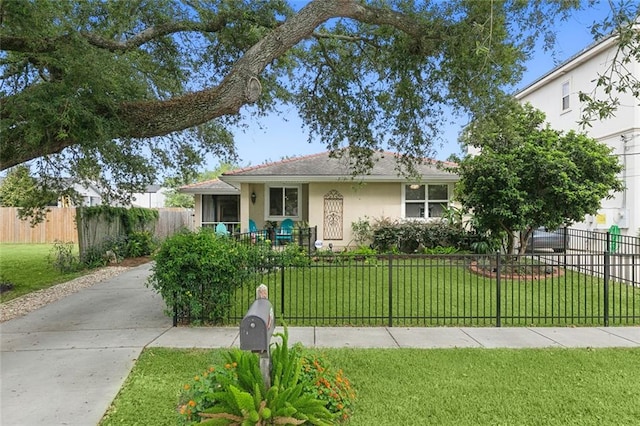 single story home featuring a front lawn