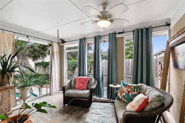 sunroom with ceiling fan