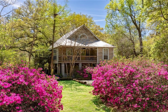 exterior space featuring a lawn